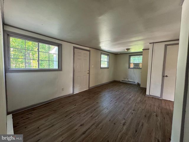 5819 SMITH STATION RD, Fredericksburg, VA 22407
