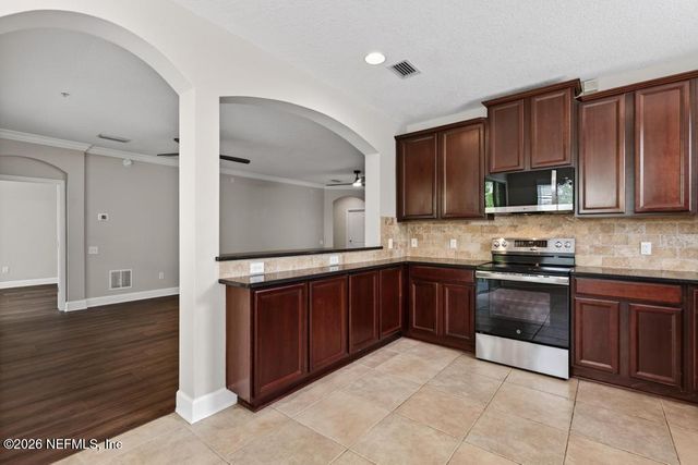 4480 DEERWOOD LAKE Parkway 431, Jacksonville, FL 32216