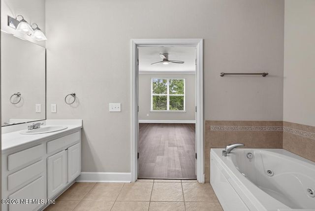 4480 DEERWOOD LAKE Parkway 431, Jacksonville, FL 32216