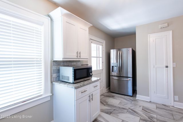 1852 Princeton Dr, Louisville, KY 40205