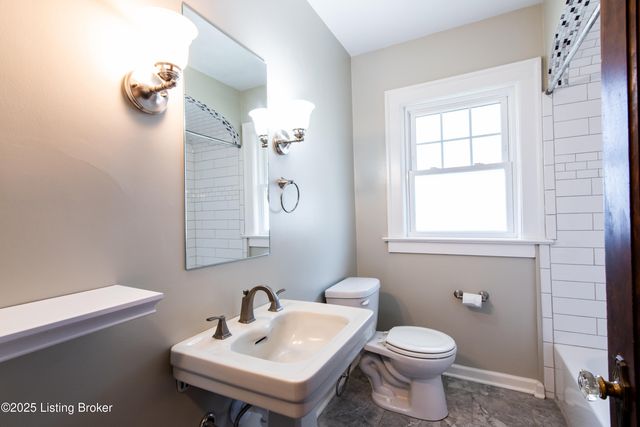 1852 Princeton Dr, Louisville, KY 40205