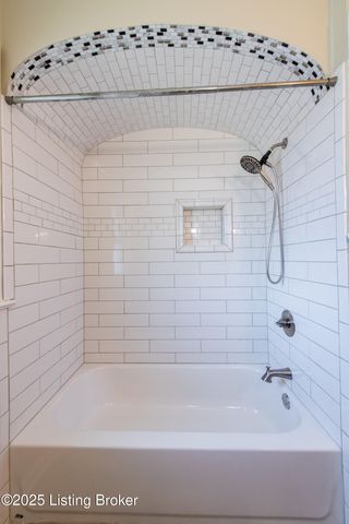 1852 Princeton Dr, Louisville, KY 40205