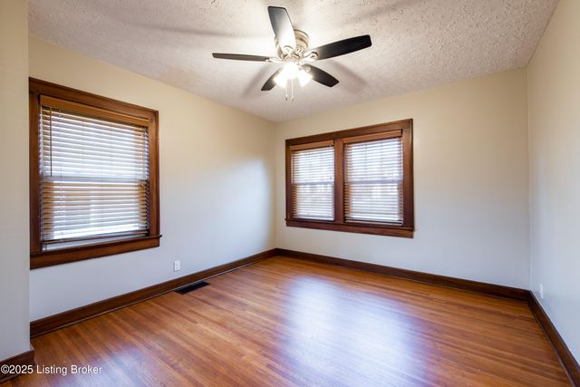 1852 Princeton Dr, Louisville, KY 40205