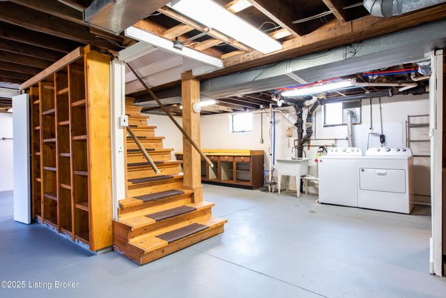 1852 Princeton Dr, Louisville, KY 40205