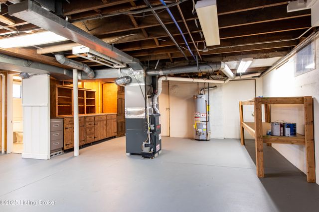 1852 Princeton Dr, Louisville, KY 40205