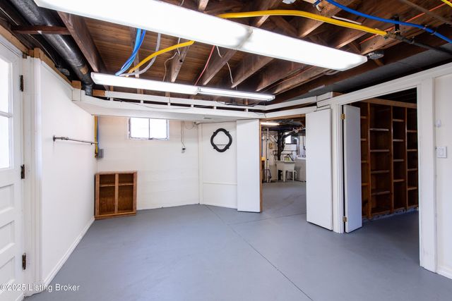 1852 Princeton Dr, Louisville, KY 40205