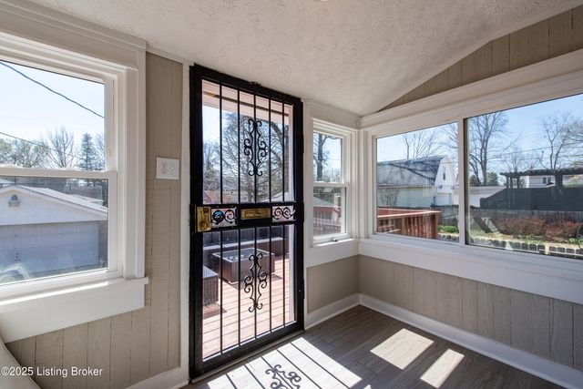 1852 Princeton Dr, Louisville, KY 40205