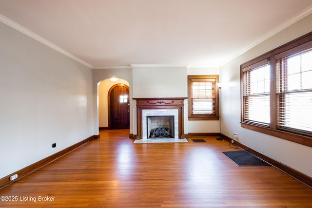 1852 Princeton Dr, Louisville, KY 40205