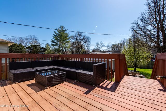 1852 Princeton Dr, Louisville, KY 40205