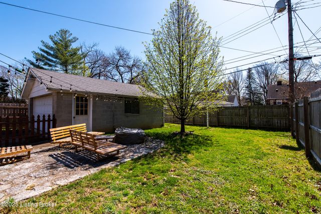 1852 Princeton Dr, Louisville, KY 40205