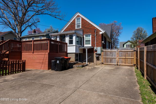 1852 Princeton Dr, Louisville, KY 40205