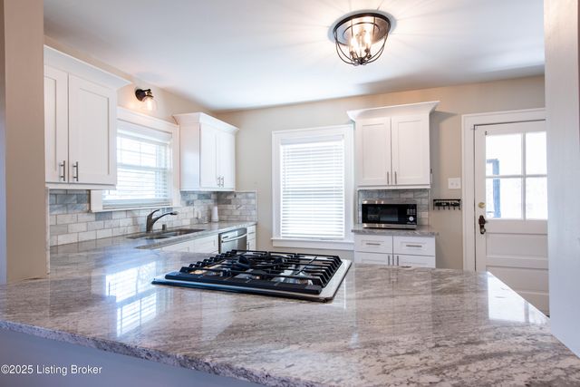 1852 Princeton Dr, Louisville, KY 40205