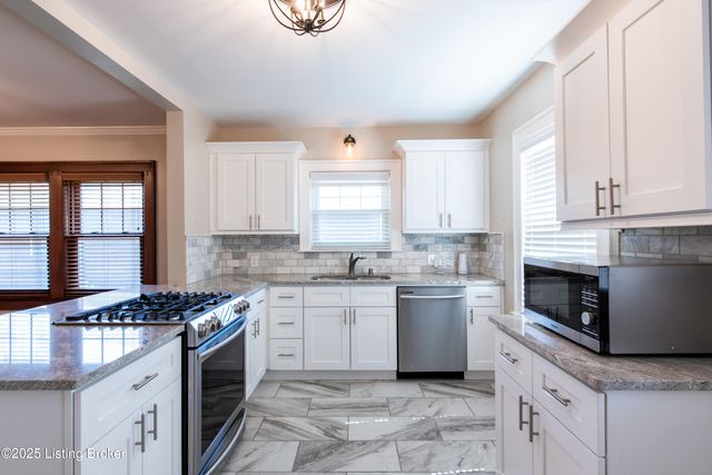 1852 Princeton Dr, Louisville, KY 40205