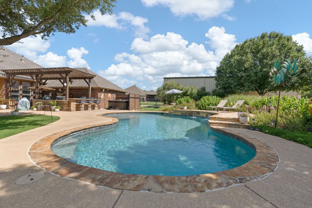 2033 Gentle Springs Drive, Joshua, TX 76058