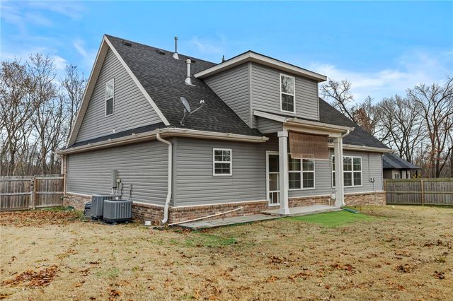 16 Francis Lane, Bella Vista, AR 72715