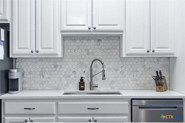 1122 Highland Terrace Drive, Canyon Lake, TX 78133