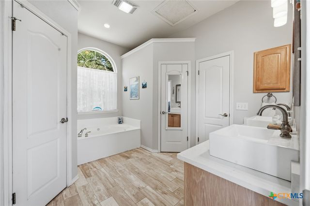 1122 Highland Terrace Drive, Canyon Lake, TX 78133