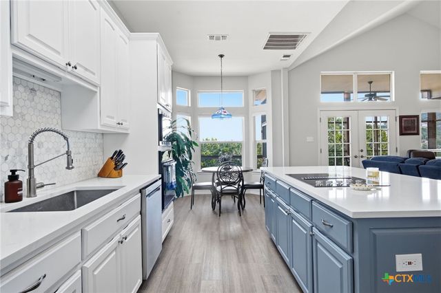 1122 Highland Terrace Drive, Canyon Lake, TX 78133