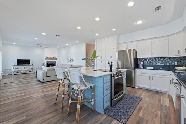 1640 Windsong Way, Tiki Island, TX 77554