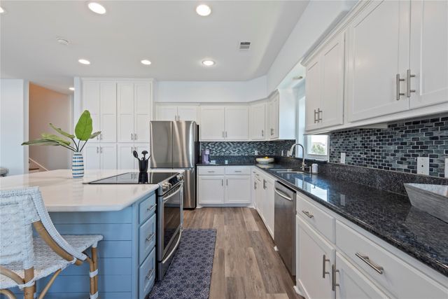 1640 Windsong Way, Tiki Island, TX 77554