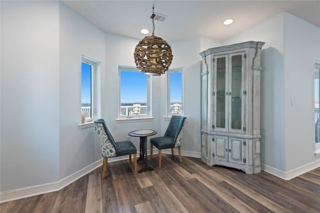 1640 Windsong Way, Tiki Island, TX 77554