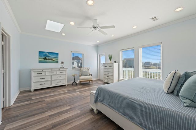 1640 Windsong Way, Tiki Island, TX 77554