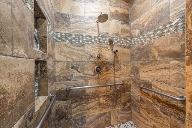 1640 Windsong Way, Tiki Island, TX 77554