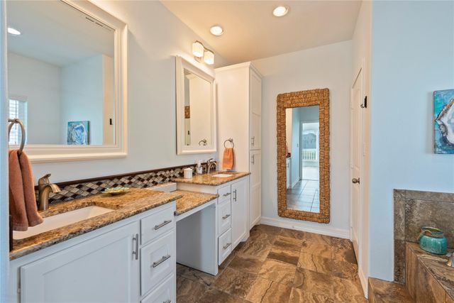 1640 Windsong Way, Tiki Island, TX 77554