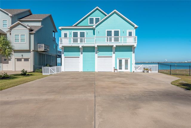 1640 Windsong Way, Tiki Island, TX 77554