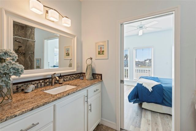 1640 Windsong Way, Tiki Island, TX 77554