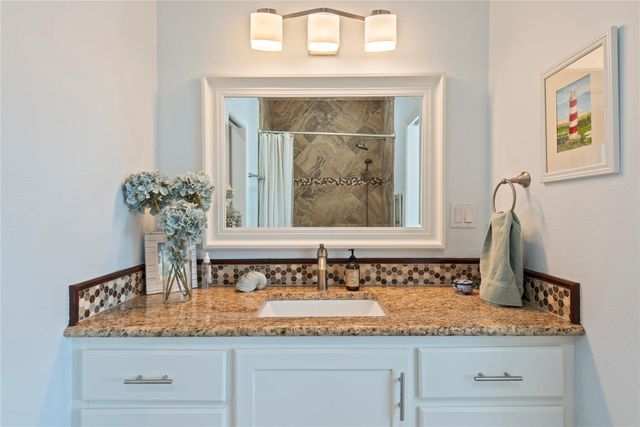 1640 Windsong Way, Tiki Island, TX 77554