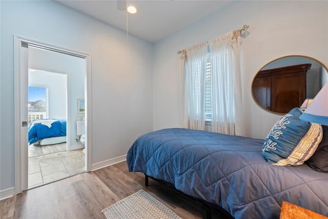 1640 Windsong Way, Tiki Island, TX 77554