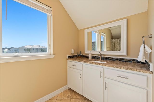 1640 Windsong Way, Tiki Island, TX 77554