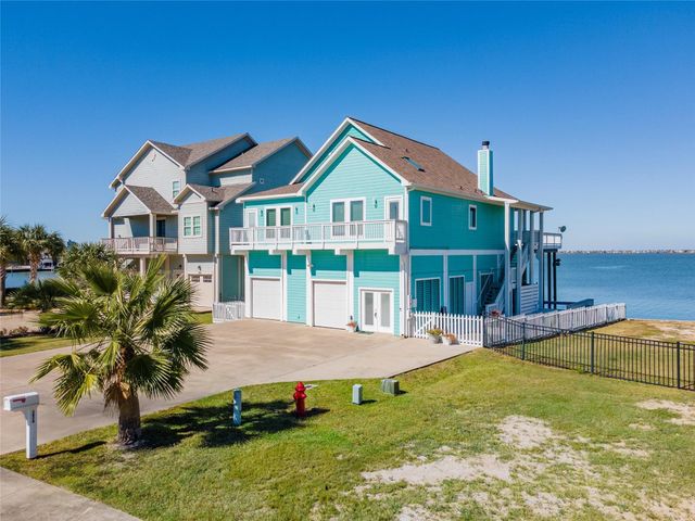 1640 Windsong Way, Tiki Island, TX 77554