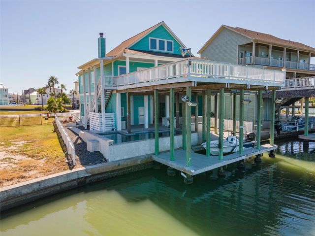 1640 Windsong Way, Tiki Island, TX 77554