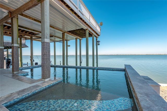 1640 Windsong Way, Tiki Island, TX 77554