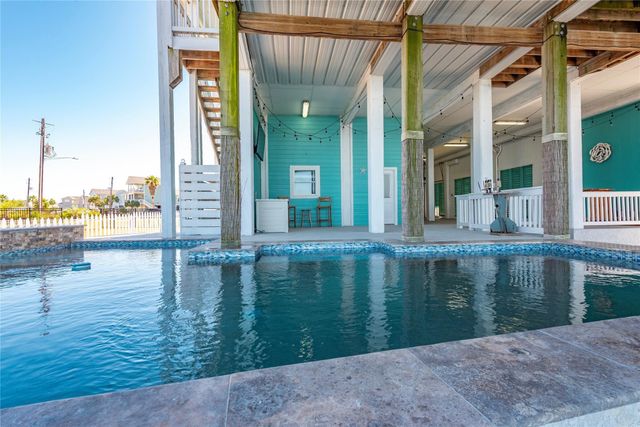 1640 Windsong Way, Tiki Island, TX 77554