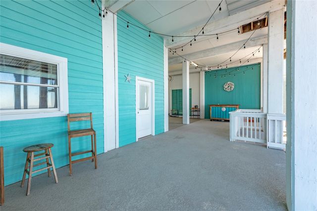 1640 Windsong Way, Tiki Island, TX 77554