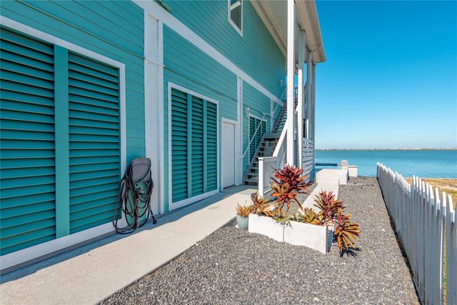 1640 Windsong Way, Tiki Island, TX 77554