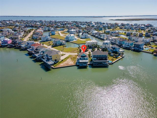 1640 Windsong Way, Tiki Island, TX 77554