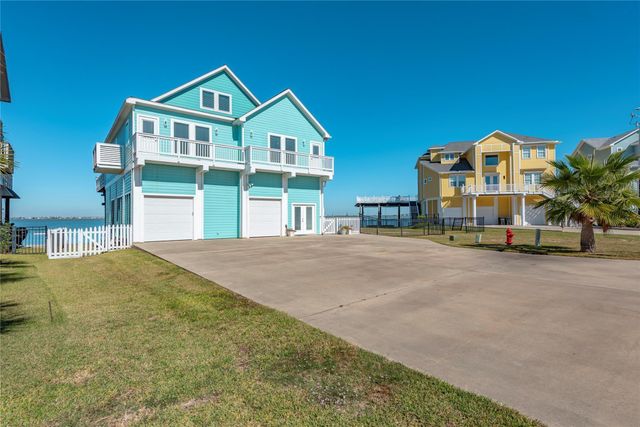 1640 Windsong Way, Tiki Island, TX 77554