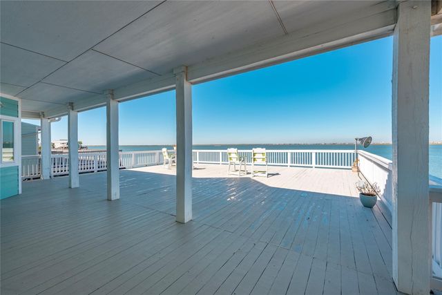 1640 Windsong Way, Tiki Island, TX 77554