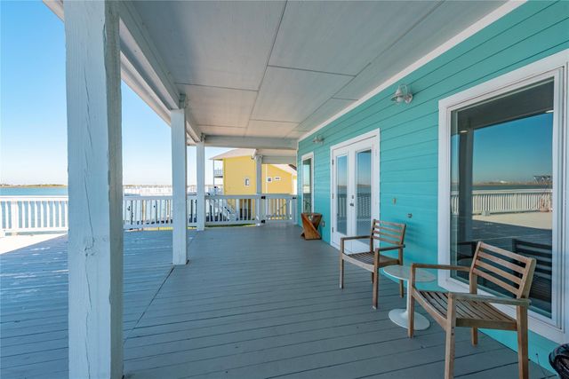 1640 Windsong Way, Tiki Island, TX 77554