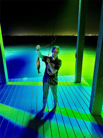 1640 Windsong Way, Tiki Island, TX 77554