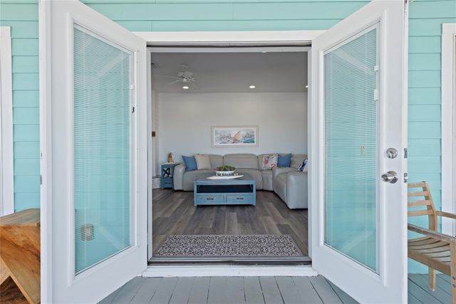 1640 Windsong Way, Tiki Island, TX 77554