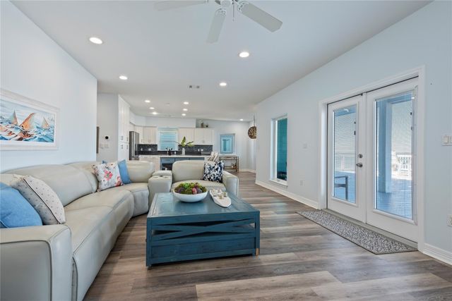 1640 Windsong Way, Tiki Island, TX 77554