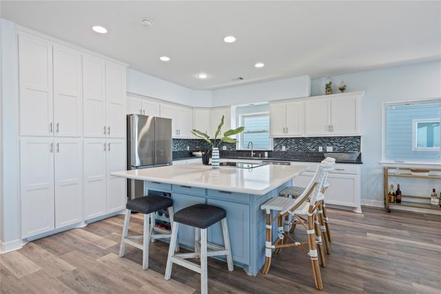 1640 Windsong Way, Tiki Island, TX 77554