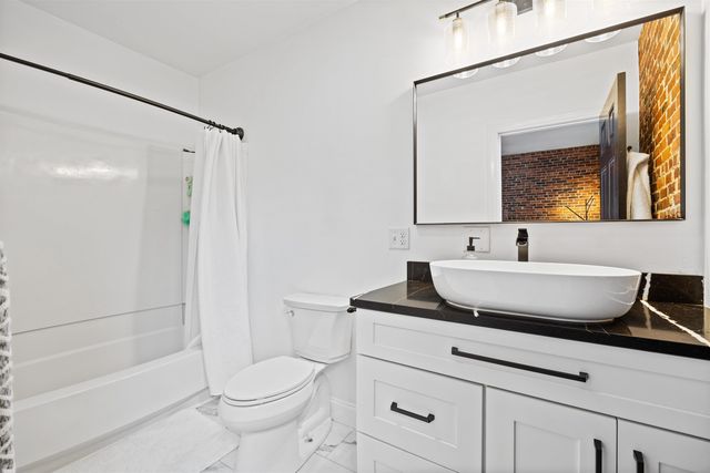 159 State St Apt 2A, Portsmouth, NH 03801
