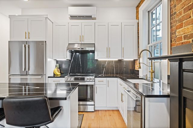 159 State St Apt 2A, Portsmouth, NH 03801