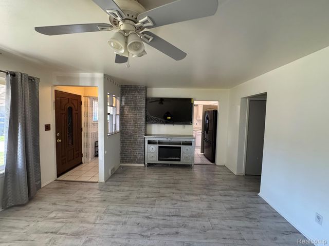 8847 WOODBINE, Redford Charter Township, MI 48239